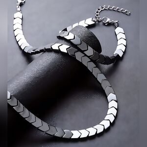 Unisex 'Arrow' Hematite necklace & bracelet set